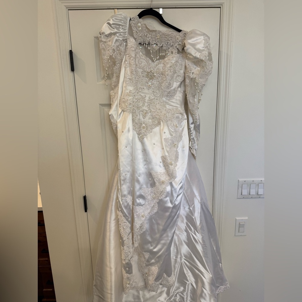Bonny 80s Vintage White Lace Beaded Long Sleeve Wedding Dress Grown Bows Sz 10